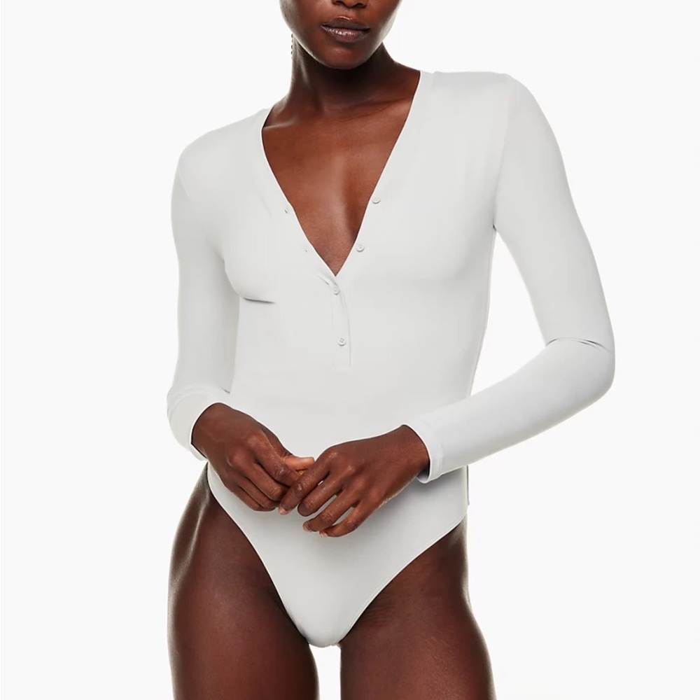 NWOT Aritzia Babaton Bodysuit Contour Henley Button Long Sleeve V Neck Gray
